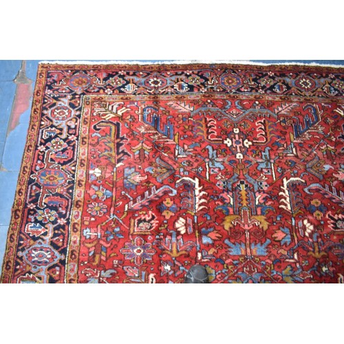 400 - A Good quality Handmade Heriz Carpet, 347x247cm