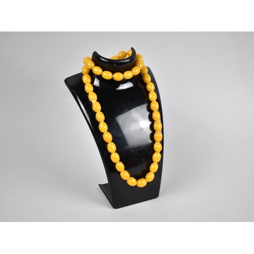 412 - An Amber Bead Necklace