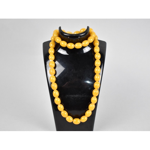 412 - An Amber Bead Necklace