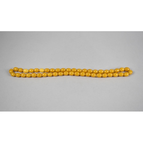 412 - An Amber Bead Necklace