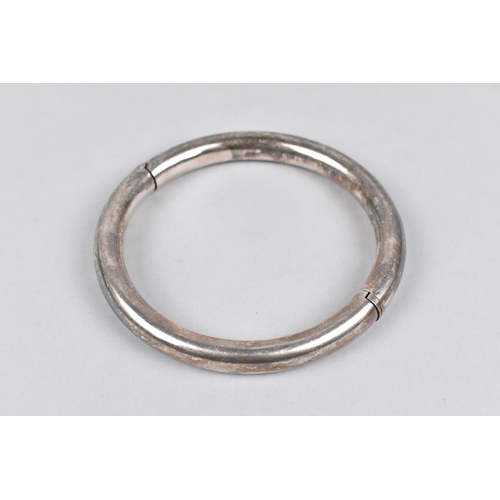 450 - A Silver Bangle