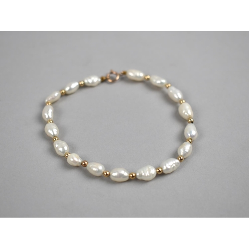 458 - A 9ct Gold and Pearl Bracelet