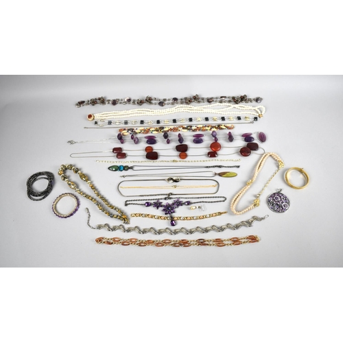 467 - A Collection of Various Costume Jewellery Necklaces Etc