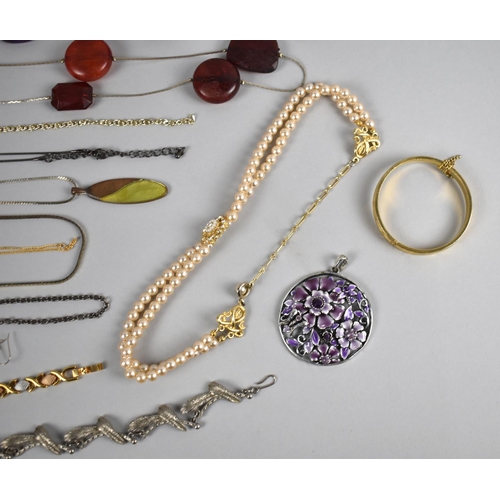 467 - A Collection of Various Costume Jewellery Necklaces Etc