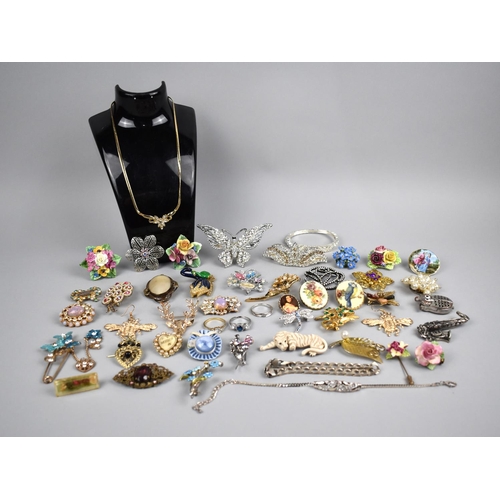 468 - A Large Quantity of Various Vintage and Later Brooches to include Enamel and Jewelled Examples