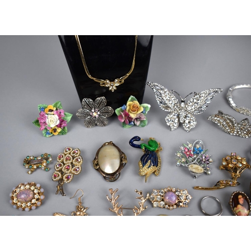 468 - A Large Quantity of Various Vintage and Later Brooches to include Enamel and Jewelled Examples