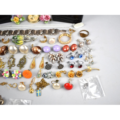 469 - A Collection of Various Costume Jewellery to comprise Necklaces, Brooches, Earrings Etc