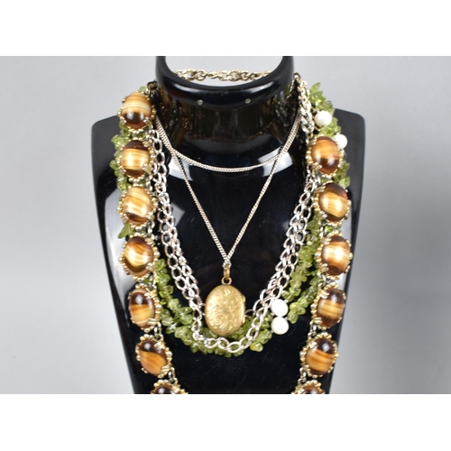 469 - A Collection of Various Costume Jewellery to comprise Necklaces, Brooches, Earrings Etc