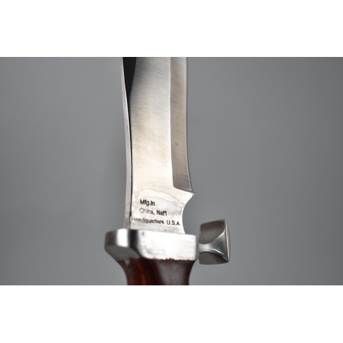 136 - A Reproduction American Military Commemorative Knife 'In Honor Of Those Who Have Served' by Maxam, w... 