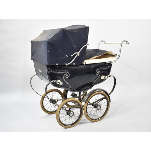 542 - A Vintage Coach Built Silver Cross Doll's Pram