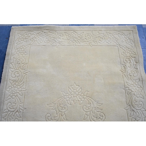 553 - A Modern Cream Rug, 253x150cm