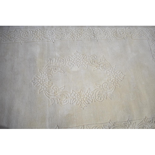 553 - A Modern Cream Rug, 253x150cm