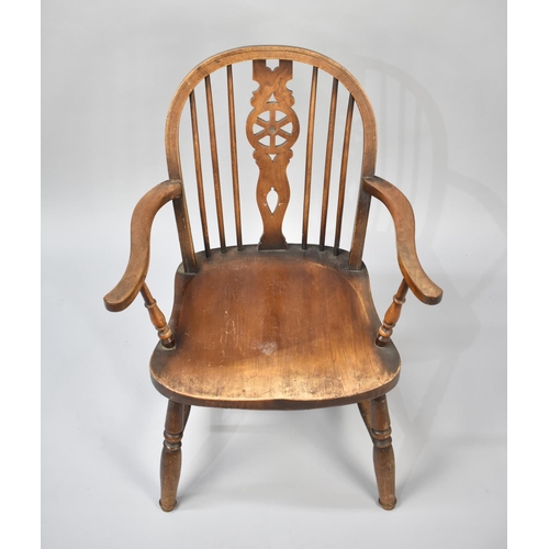 558 - A Cutdown Wheel Back Windsor Armchair