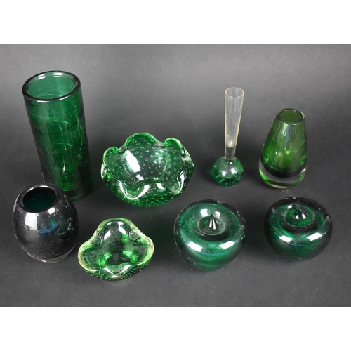 346 - A Collection of Various Green Glass to Comprise Bubble Glass Bowls, Vases etc