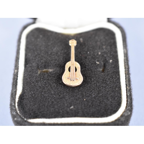 477 - An Italian 9ct Gold Lapel Pin, Cello, 23.7mm Tall, 0.7gms