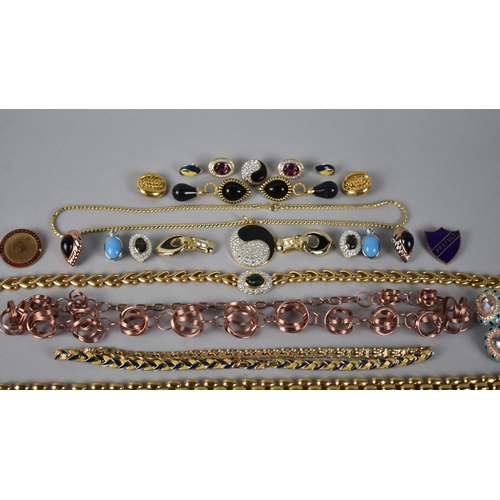 291 - A Collection of Various Costume Jewellery to Comprise Necklaces, Clip on Earrings etc