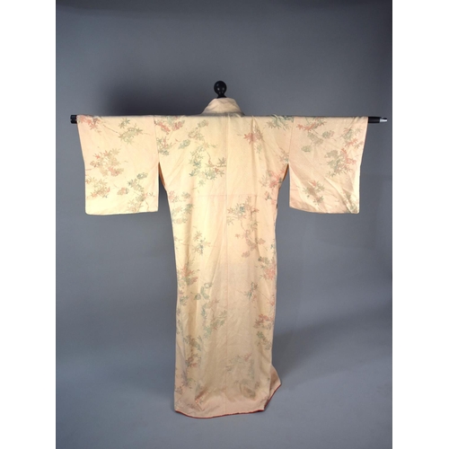 263 - A Mid/Late 20th Century Silk Kimono, Pale Pink Ground with Marbled Foliage Decoration