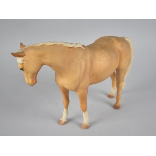 401 - A Beswick Palomino Mare Together with a Thoroughbred Stallion