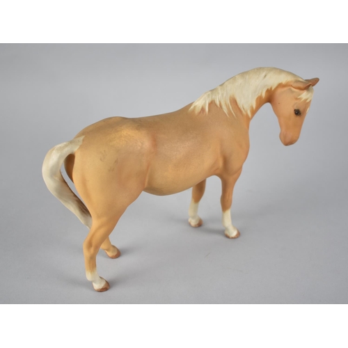 401 - A Beswick Palomino Mare Together with a Thoroughbred Stallion