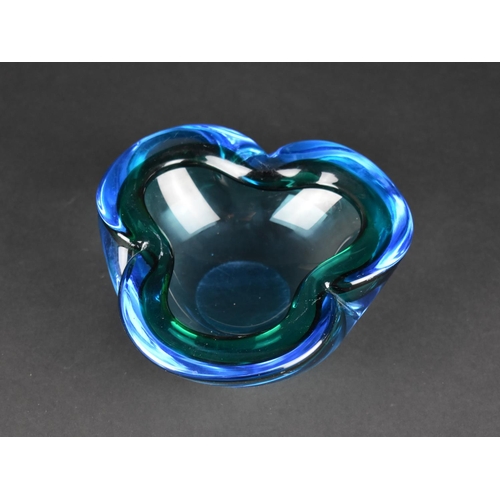 433 - A Tri Coloured Glass Bowl of 'Molar' Type Form, 15.5cm wide