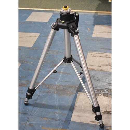 498 - A Modern Surveyors or Photographers Tripod