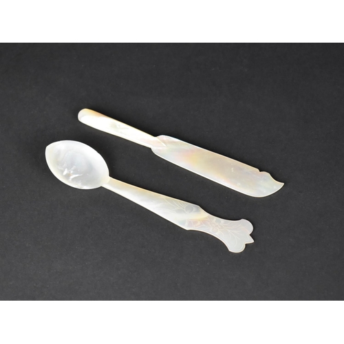 15 - A Mother of Pearl Caviar Spoon with Engraved Decoration together with a Similar Butter Knife, 12.5cm... 