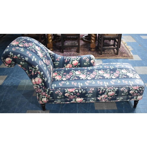 470 - An Upholstered Chaise Longue on Turned Supports, 160x67x83cm