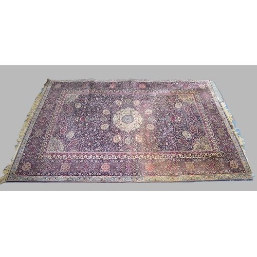 476 - A Rectangular Patterned Rug, 272x185cms