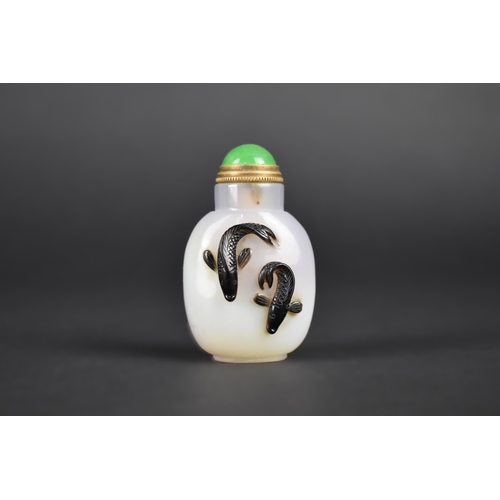 375 - A Chinese Shadow Agate Type Snuff Bottle Carved with Fish Using Dark Inclusions with Stopped, 6.5cm ... 
