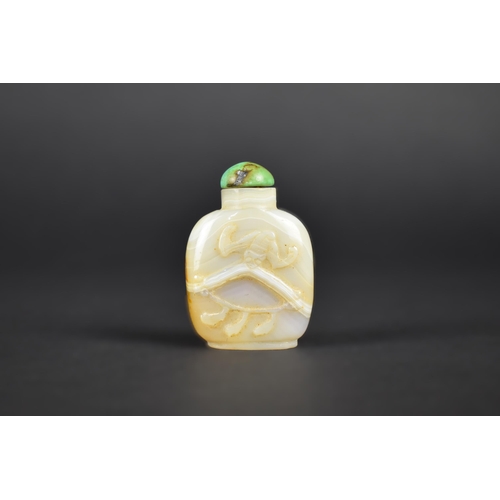 374 - A Chinese Carved Hardstone Snuff Bottle Decorated with Bat in Relief with Green and Black Veined Sto... 