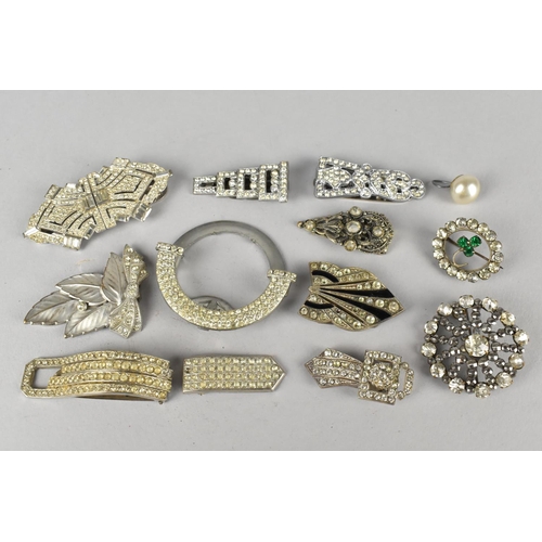 441 - A Collection of Various Art Deco and Later Fur Clips, Brooches Etc