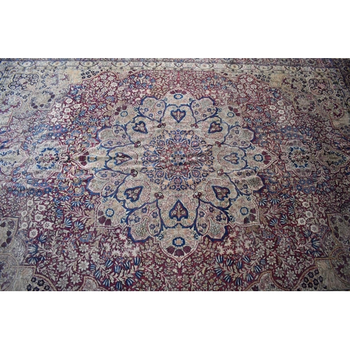 500 - A Large Patterned Woollen Rug, 460x314cms