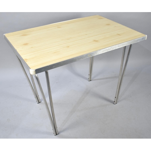 525 - A Modern Folding Picnic Table, 91x61cms