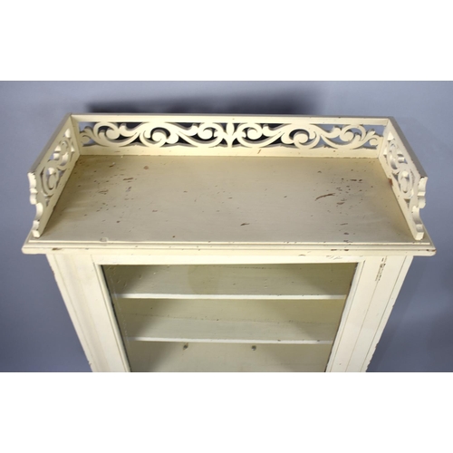 192 - A Cream Painted Glazed Four Shelf Cabinet with Pierced Galleried Top, 60cms Wide