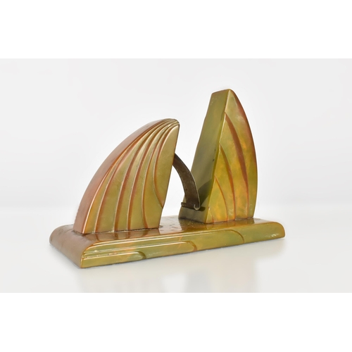 49 - A Early 20th Century Art Deco Cavacraft Marbled Green Bakelite Paper/Letter Tidy, 15x7.5x10cm