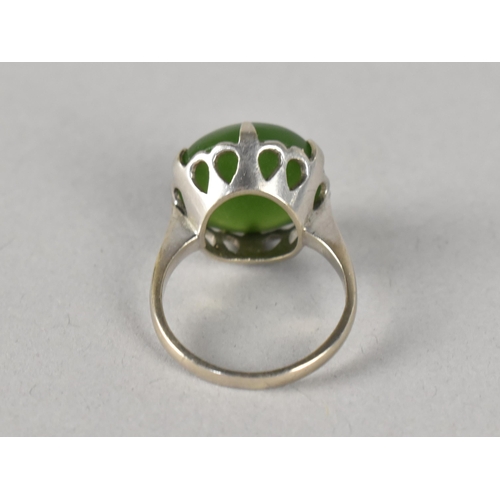 271 - A Vintage 18ct White Gold and Green Stone Ring, Possibly Nephrite Jade, Circular Cabochon Stone Meas... 