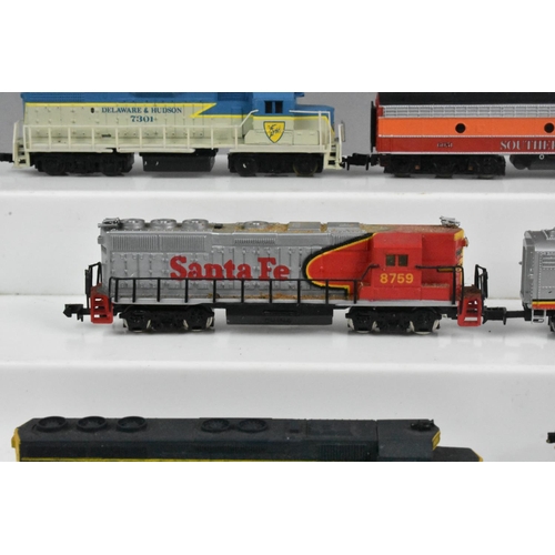 352 - A Collection of Nine N Gauge Unboxed Locomotives and One Tender, Santa Fe, Delaware and Hudson Etc