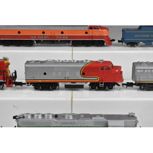 352 - A Collection of Nine N Gauge Unboxed Locomotives and One Tender, Santa Fe, Delaware and Hudson Etc