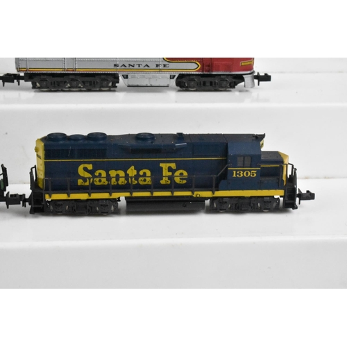 352 - A Collection of Nine N Gauge Unboxed Locomotives and One Tender, Santa Fe, Delaware and Hudson Etc