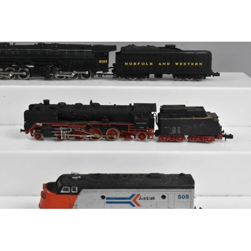 353 - A Collection of Six Unboxed N Gauge American Locomotives and Two Tenders