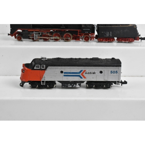 353 - A Collection of Six Unboxed N Gauge American Locomotives and Two Tenders