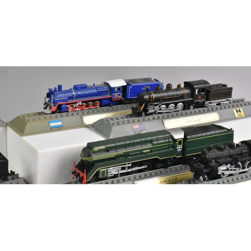 364 - A Collection of Eighteen Del Prado N Gauge Locomotives Of The World Models, Canada, Sweden, Japan, A... 