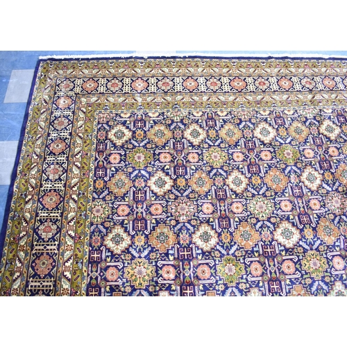 419 - A Fine Persian Hand Made Tabriz Carpet, 379x293cms