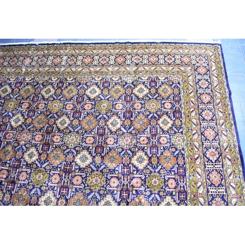 419 - A Fine Persian Hand Made Tabriz Carpet, 379x293cms