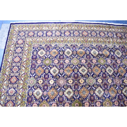 419 - A Fine Persian Hand Made Tabriz Carpet, 379x293cms