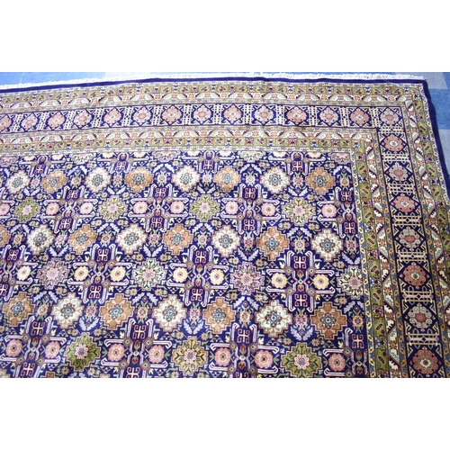 419 - A Fine Persian Hand Made Tabriz Carpet, 379x293cms