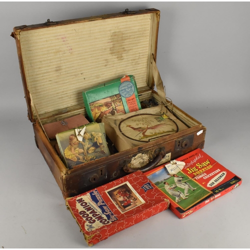 514 - A Vintage Leather Travelling Case with G.W.R Paper Labels to Include Paddington Containing Various V... 