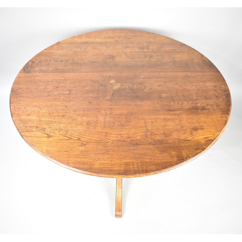 608 - A Vintage Oak Circular Breakfast/Loo Table, 135cms Diameter