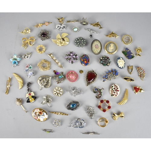 241 - A Collection of Various Vintage Brooches, Some Signed to Include Napier, Giovanni Etc