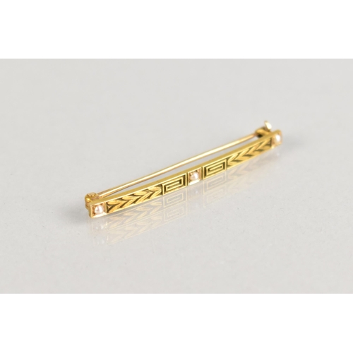 39 - A Late Victorian/Edwardian 14ct Gold Tie Pin/Bar Brooch, having Three Grain Set Seed Pearls and Engr... 